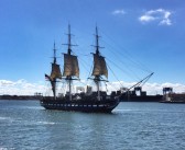 Die USS Constitution unter eigenen Seegeln